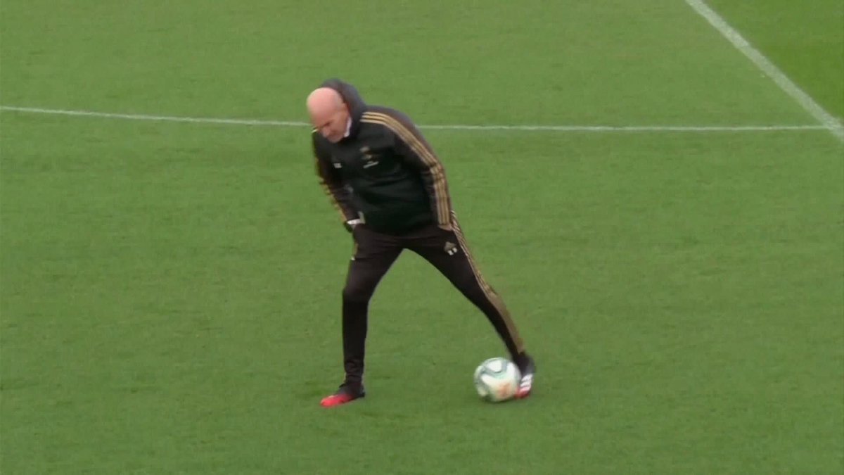 ๐ฃ๏ธ "The only thing I wanted to do after Real Madrid was the French national team." Zinedine Zidane has spoken out on links to Man Utd and other major clubs after being appointed France head coach.