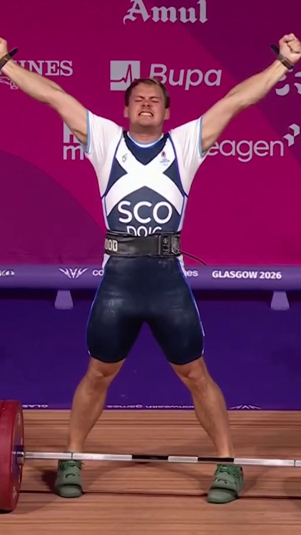 Look at what it means 🏴❤️ Angus Doig thrills the home crowd by earning bronze with a combined total of 309kg in the 88kg men's final! 🏋️♂️🥉