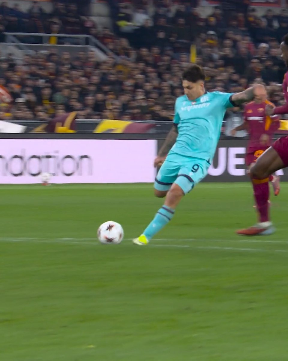 Santiago Castro out of nowhere 🫨 #UEL
