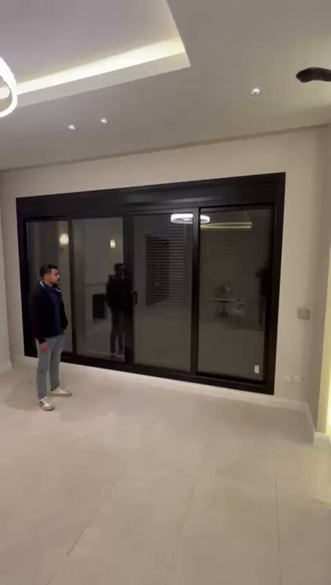 من الاعمال اللي، نفخر بتنفيذها في مدينة الرياض واجهات زجاجية بقطاع رويال مع تنفيذ شتر كهربائي