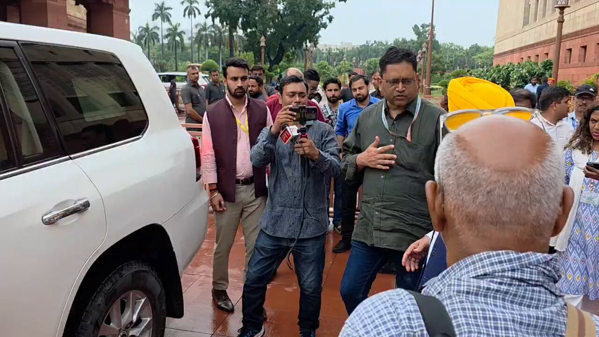 पंजाब के मुख्यमंत्री Bhagwant Mann जी ने साफ़ किया, पंजाब में कोई पेपर लीक नही हुआ, चीटिंग करने वालो को तुरंत गिरफ्तार किया गया। 68 हज़ार सरकारी नौकरी देकर बेदाग देश के सामने खड़ा हूँ। संसद में लोकसभा अध्यक्ष Om Birla जी Akhilesh Yadav जी और सांसदों से मिले CM Bhagwant Mann