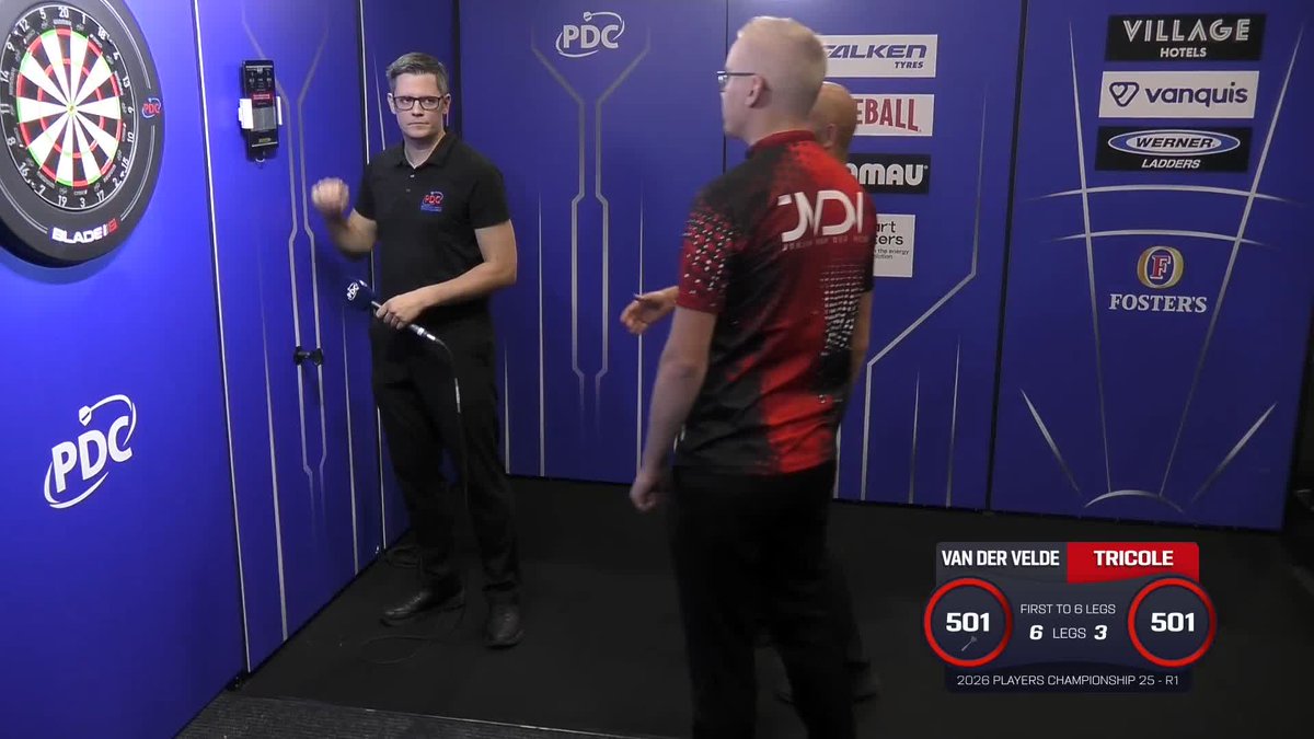VAN DER VELDE KO'S TRICOLE! It's more heartbreak for Thibaut Tricole, as Jurjen van der Velde wins five legs on the spin to beat the Frenchman 6-3! 📺 #PC25