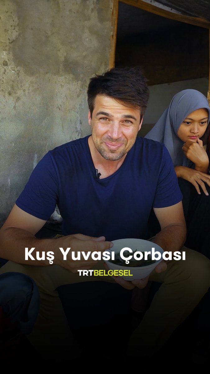 Reshad, Endonezya'daki ailesiyle beraber topladığı kara sağan yuvasından yapılan çorbayı deniyor. "Ailenin Yeni Üyesi", 17.30'da TRT Belgesel'de.