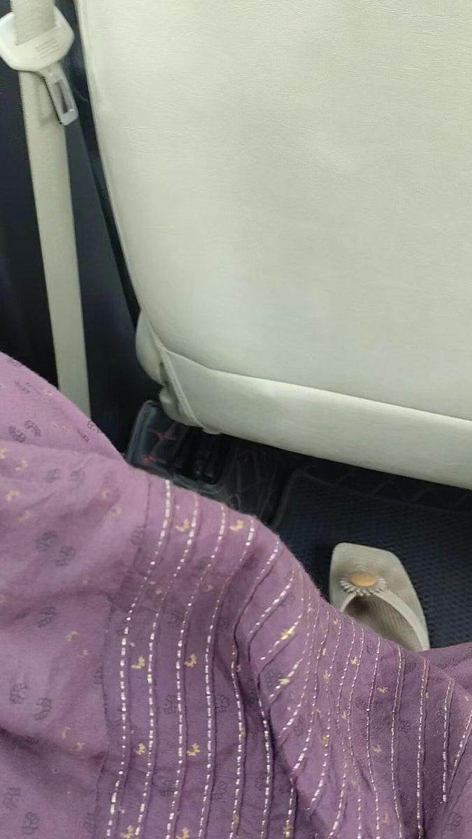 Evening time ல எல்லா பஸ்சும் கூட்டமா இருக்கும்...நிற்ககட முடியாது..அதனால Taxi.....இல்லனா பஸ்லதான் போவேன்..😍
