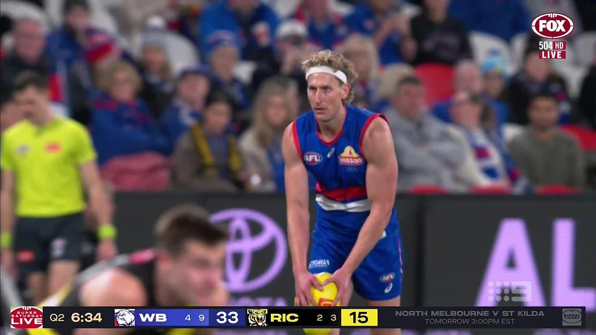 🗣️ "I would've thought he's a right footer with that grip." 🗣️ "To me that's irresponsible in the way you kick the football." Derm and Hirdy can't believe Aaron Naughton's kicking technique 😳 #9FootyClassified | Watch on 9 & 9Now 🖥️