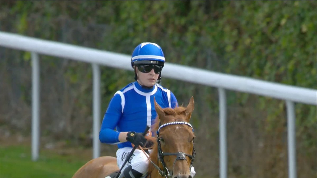 Timing it to perfection! 👏 Lake Forest wins the LHKJC World Pool Lennox Stakes! 🥇 Cieren Fallon | Somerville Lodge Stables