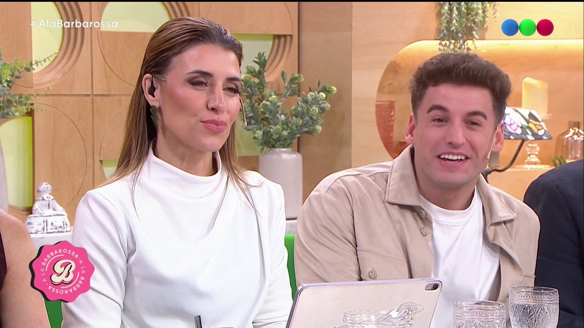 ¡Bienvenido, Manu! 👋 El día a día de su relación con Lola y los pasos a seguir 😅💕 Mirá #ALaBarbarossa en Telefe 📺