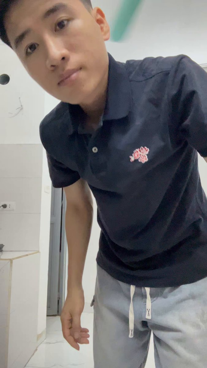 Đi làm về cũng tranh thủ tập tí, kéo xà ngày mưa nè💪