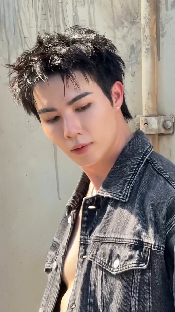 อยากเดรสว่ะ พี่ซีใจเย็นกว่านี้เถอะ อร้ากกกกก ละถอดเสื้อคือไรจ๊ากๆๆๆๆ เอารูปมา! 🫠🖤 #SUPERSUN #ZeePruk #SUPERSUNPOPUP