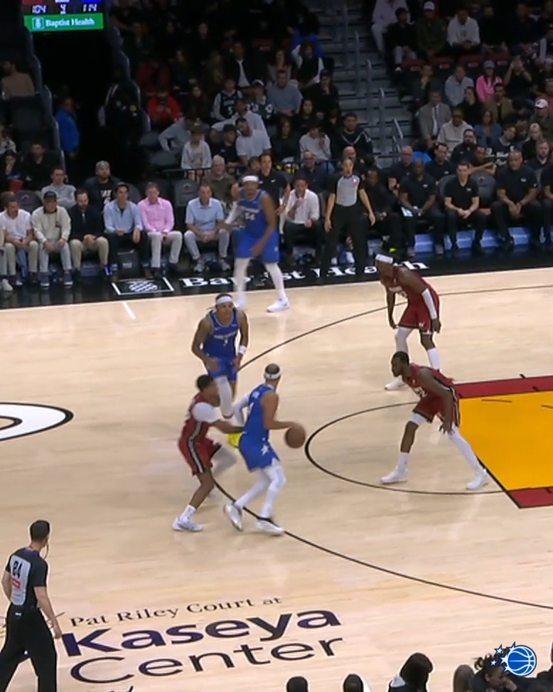 Anthony Black spin step back three 🔥