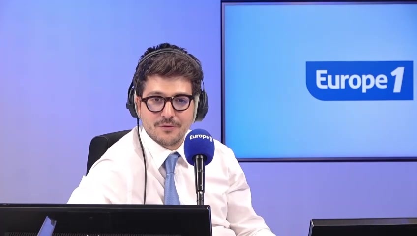 Êtes-vous content de l'arrivée de Zinedine Zidane à la tête des Bleus ? « Pas du tout ! Pour moi, Zidane reste le joueur du coup de boule » 😳 répond une auditrice, #EliotDevalEtVous sur #Europe1