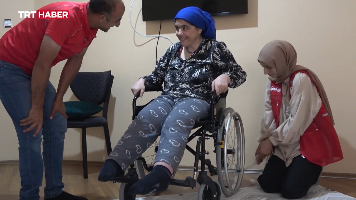 Hayatın içinden gelenler, hayata anlam verenler… Kimi ihtiyaç sahiplerinin yardımına koşuyor, kimi çevresine davranışlarıyla örnek oluyor. Hayata Değer Katanlar her gün TRT Haber’de.