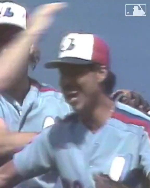 Un día como hoy en 1991, el nicaragüense Dennis “El Presidente” Martínez gobernó la lomita. ¡Se convirtió en el primer latino en lanzar un juego perfecto en MLB! 🇳🇮