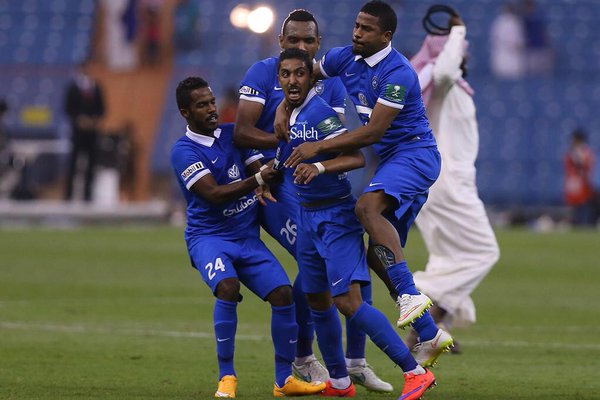 والله هذي الليلة وبس أقسى ليلة على اي هلالي احداث مجنونة والله .. طرد ورا طرد ورا طرد وختمها سالم الدوسري بتخاذل جديد وناصر الشمراني صاحب الشو مكتوم طول المباراة شي عظيم يا نصر دايم بالمناكفات تظهر شخصيات جديدة بالملعب من اللاعبين