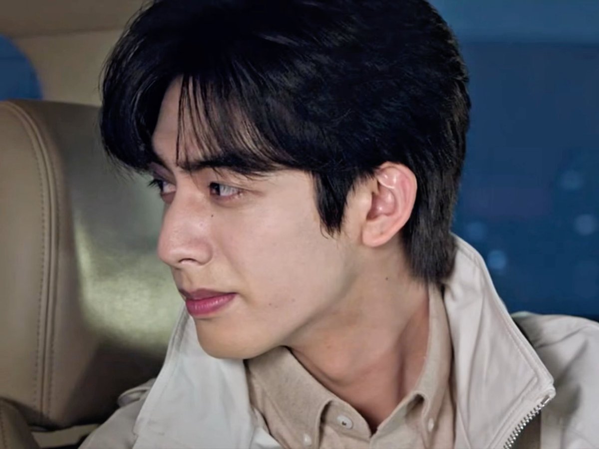 Weilong smiling for 22 seconds, for scientific purposes… obviously