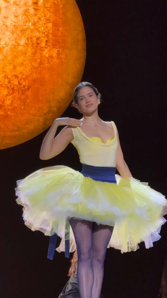 ROSALÍA cambió la letra de Reliquia durante su tercera noche en el Movistar Arena de Chile 🇨🇱 “Crecí y el descaro lo aprendí en Chile y Barcelona”