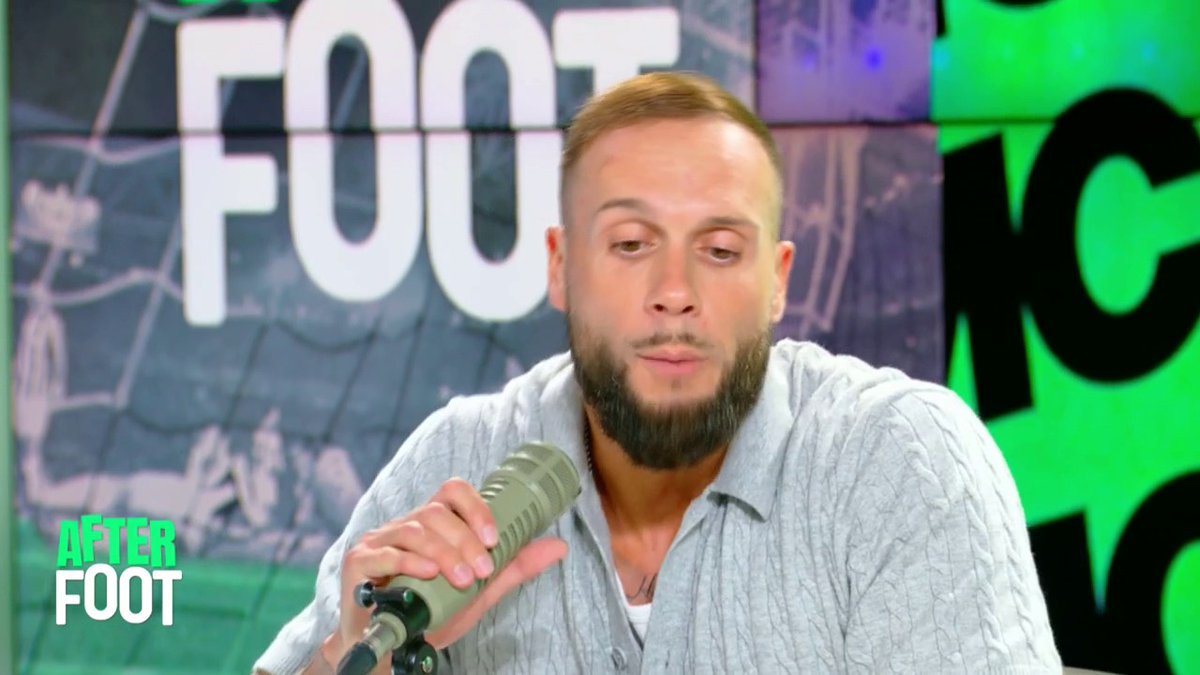 🇫🇷🎙️ Pour Maxime Chanot, la première apparition de Zidane sélectionneur est "une masterclass". "Il a rendu un hommage à Deschamps, chose que lui n'a pas faite. C'est un passage de témoin très intelligent de sa part"