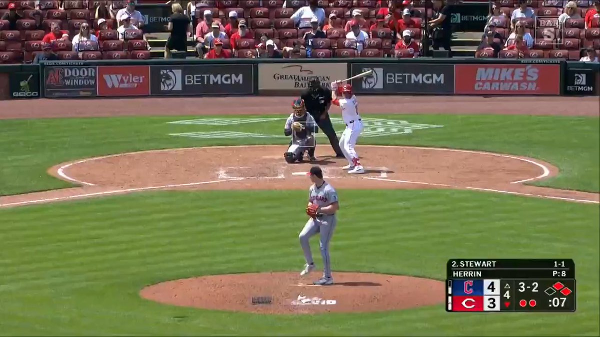 Elly De La Cruz scores from 1st ON A SINGLE! Cincinnati Reds lead!