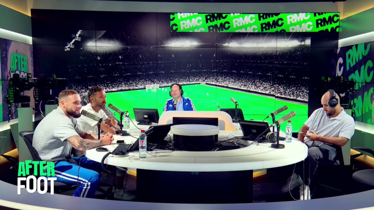 🇫🇷 Daniel Riolo sur la future méthode Zizou chez les Bleus : "Zidane est un pragmatique, je n'attends pas de révolution sur le terrain. Je n'ai pas envie de prévoir, je suis excité par la news et j'ai envie de voir." #RMCLive