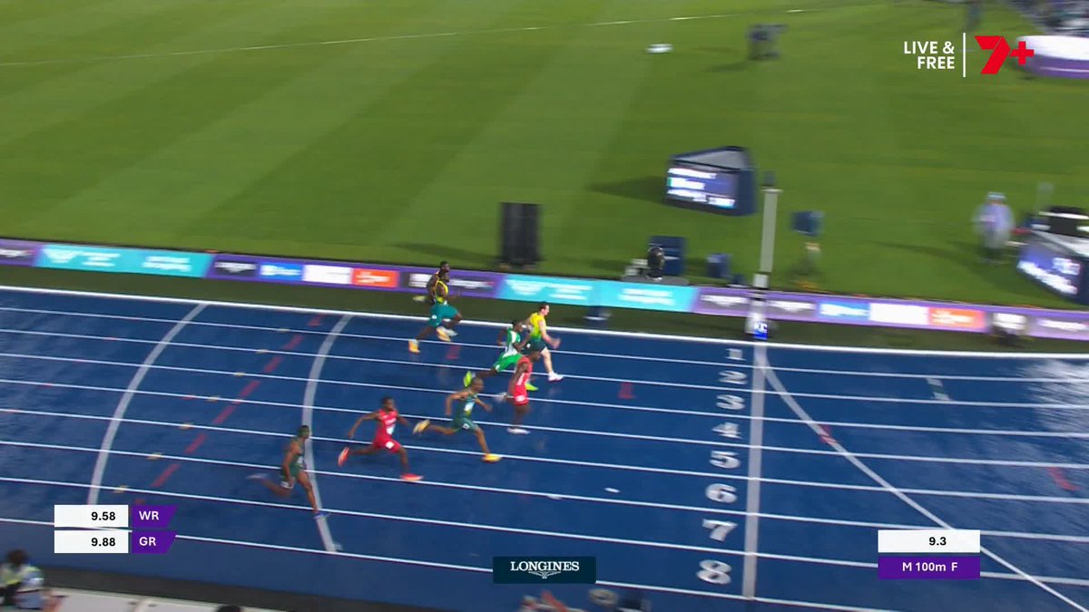EXTRAORDINARY. Lachie Kennedy runs 9.85 (!!!) in the Commonwealth Games 100m Final to win silver!