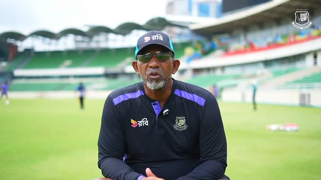As Barbados prepares to bid farewell to Sir Garfield Sobers tomorrow, Phil Simmons reflects on the life and legacy of one of cricket's greatest icons. 🖤🏏 📹 Credit: Philip Spooner/Nation News/Bangladesh Cricket Board #SirGarrySobers #WestIndiesCricket