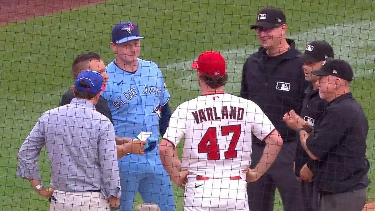 Wholesome brother moment 🥹 Blue Jays pitcher Louis Varland and Nationals pitcher Gus Varland exchanged lineup cards ahead of tonight's game!