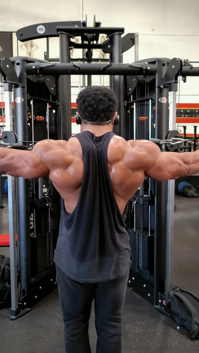 I love finishing my shoulder workouts with cable rear delt flys. Lighter weight, strict form, and constant tension…the pump is stupid!