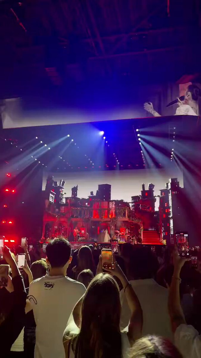 🚨 ARIANA GRANDE ESTA CANTANDO PETAL