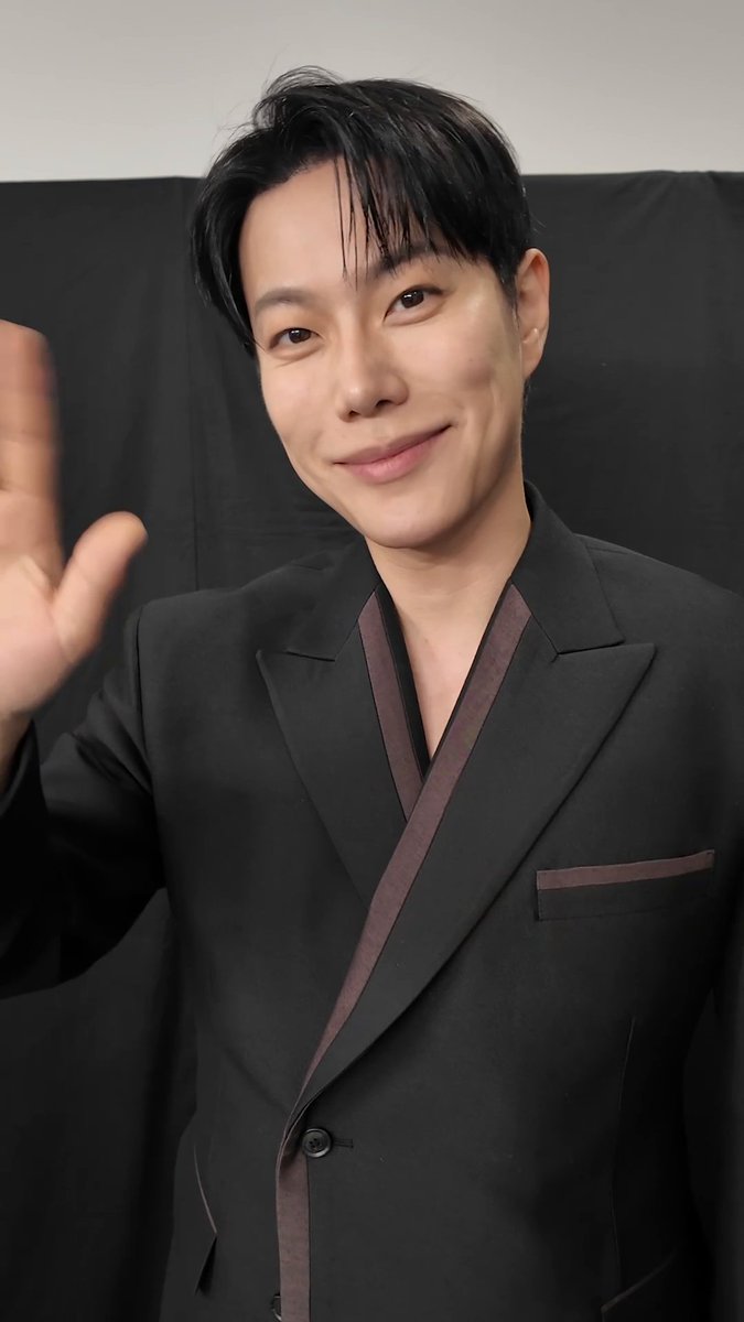 ⋱✧ 突撃𝑰𝒏𝒕𝒆𝒓𝒗𝒊𝒆𝒘🎤LeoJ ✧⋰ ❝経験することを怖がらないで❞ 韓国のトップビューティクリエイター、LeoJさんが語る成功の秘訣は❓ 7月31日(金) より独占配信💄