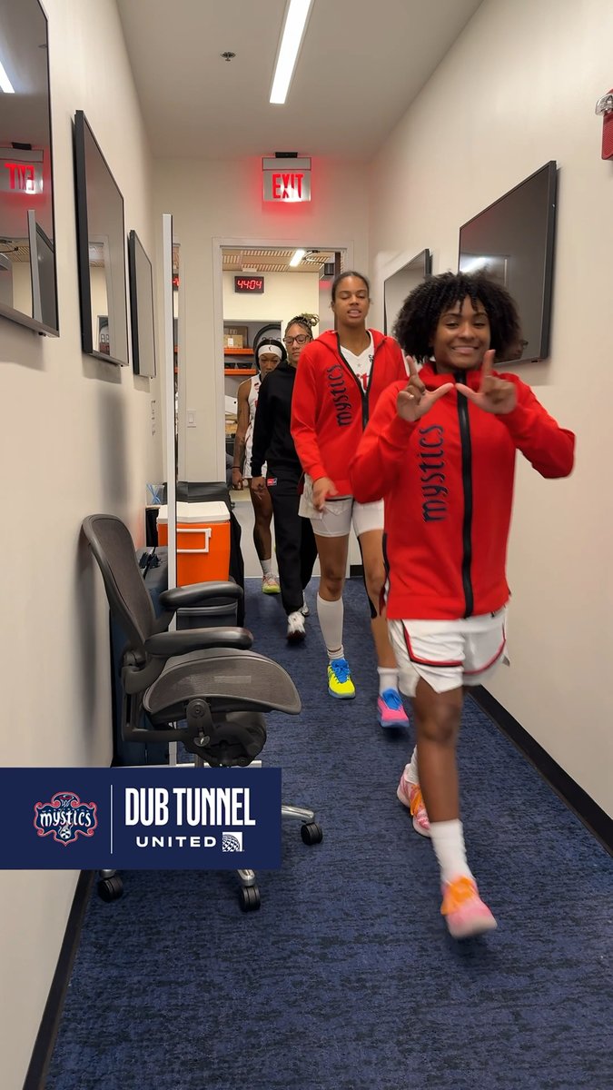 Three-straight! Dub Tunnel | United Airlines