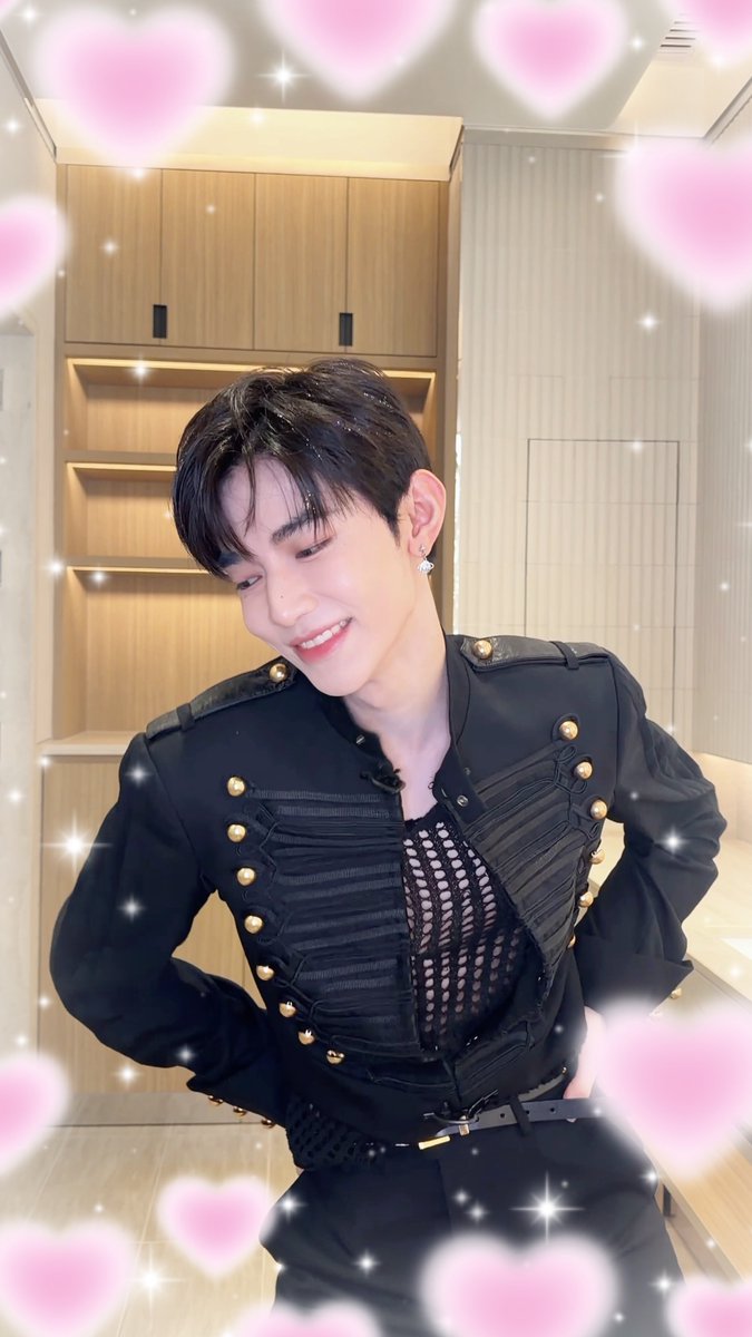 어디서나 당당하게 걷기 ٩₍⌯︎¤̴̶̷̀ ᴗ ¤̴̶̷́⌯︎₎۶ ✧ 🔗 #AND2BLE #앤더블 #ZHANGHAO #장하오 #AND2BLE_SHOW_CONCERT #WelcomeToQurious
