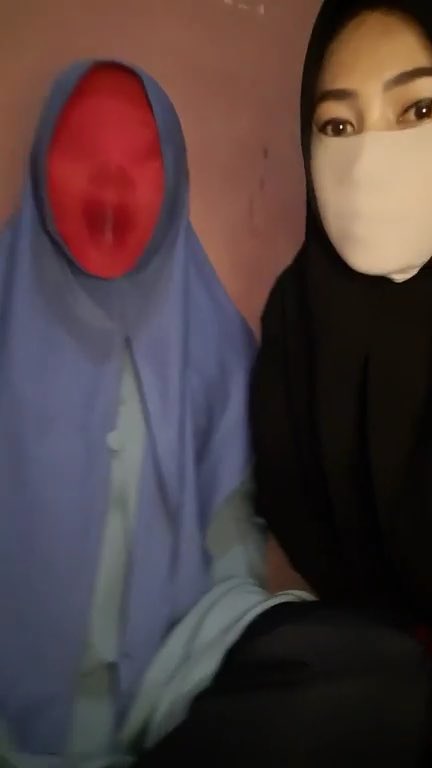 Double layers masks with fullface and ballgag inside. My bestie try to speak but can’t make any sound. Join to get this membership video here: #mask #ballgag #niqab #gloves #tudung #stocking #口罩 #マスク #หน้ากาก