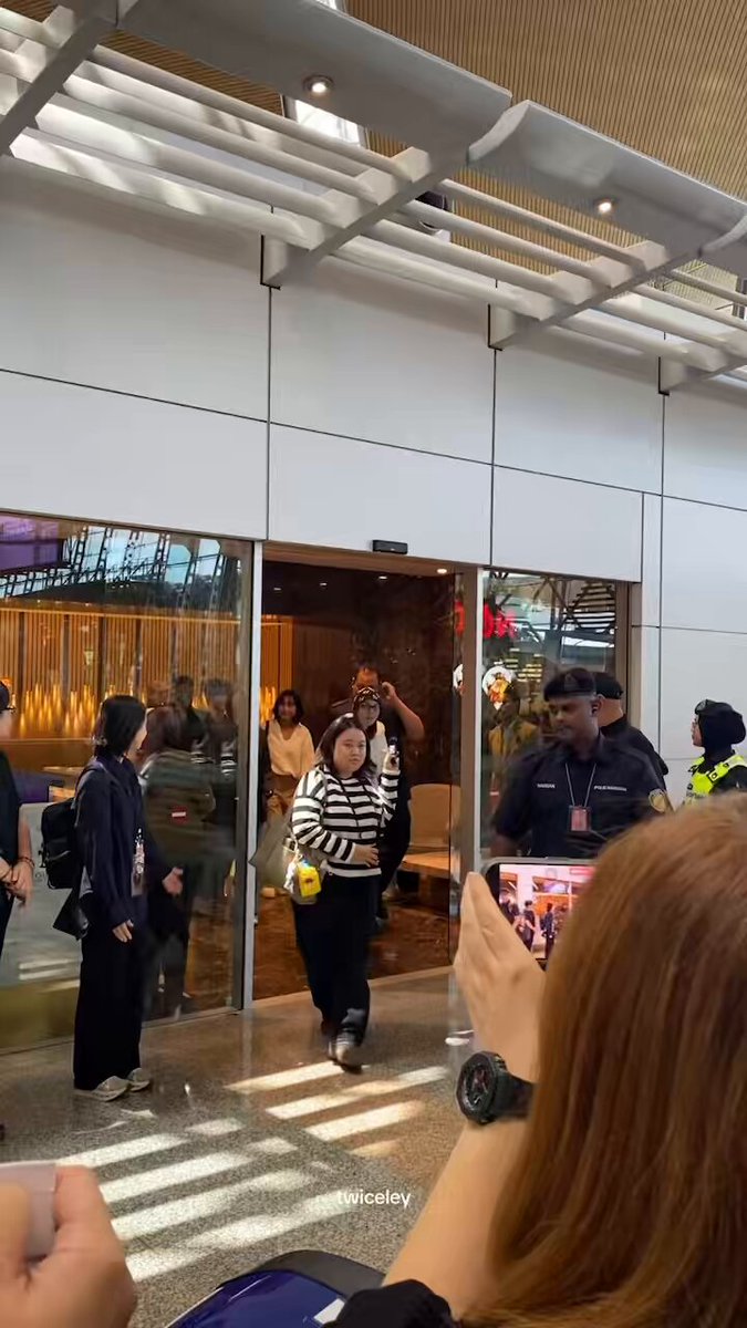 so many fans were at the airport waiting for orm in malaysia 😭😭😭😭 so adorable