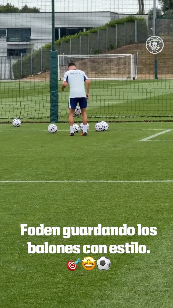 Foden sabe como guardar con estilo sus balones después del entrenamiento.🤩🎯⚽️ (Vía @mancity/ig)