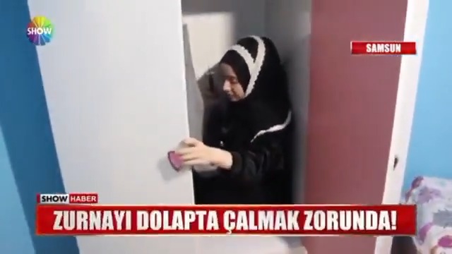 Komşular rahatsız olduğu için dolabın içinde zurna çalan kız