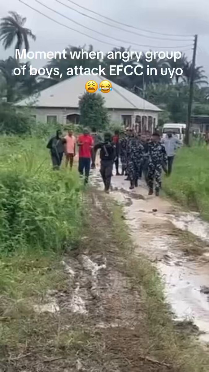 You’re a Føol And An Id!ot. Go Ahead And Shøøt. ~ Man Confronts EFCC Operatives In Eket, Akwa Ibom.