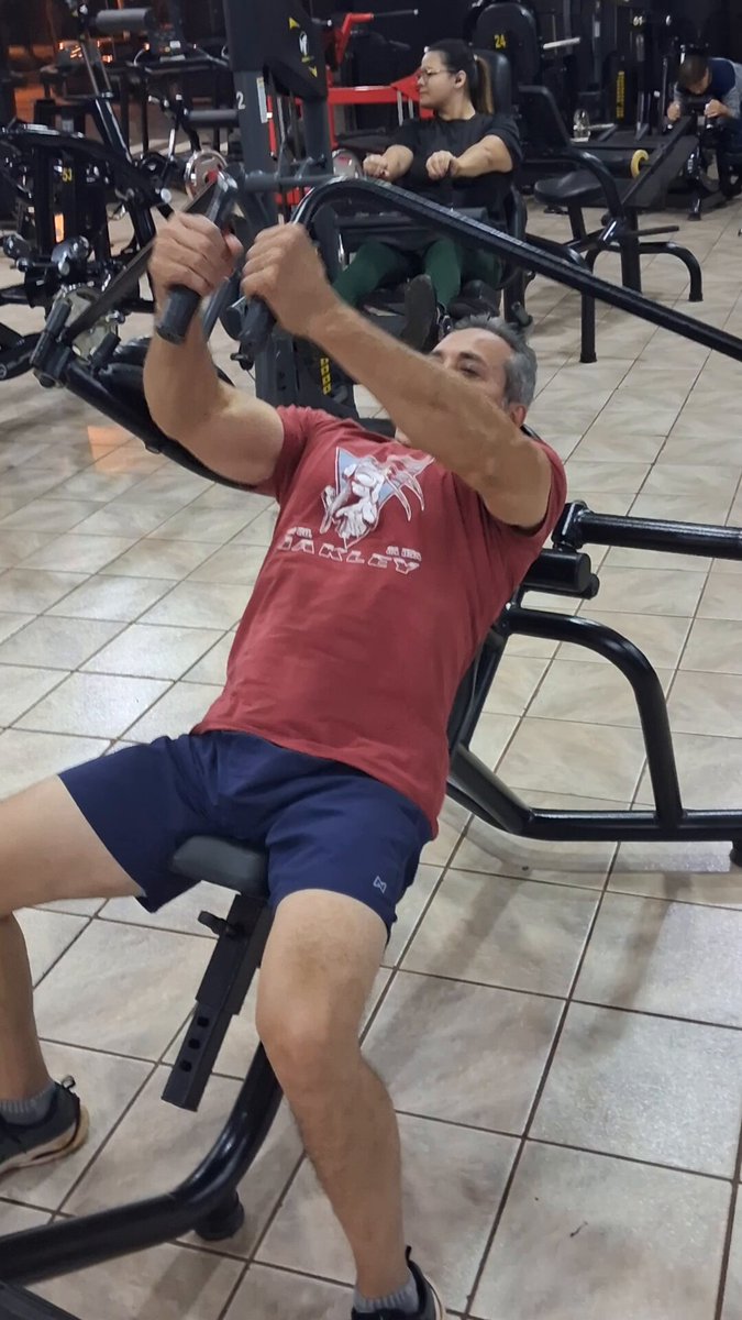 E aqui estamos, acordo, faço meu devocional pois nem ouso levantar da cama sem antes fazer minhas orações e agradecer a Deus. Depois, banho, café e academia...🙏🙏💪💪