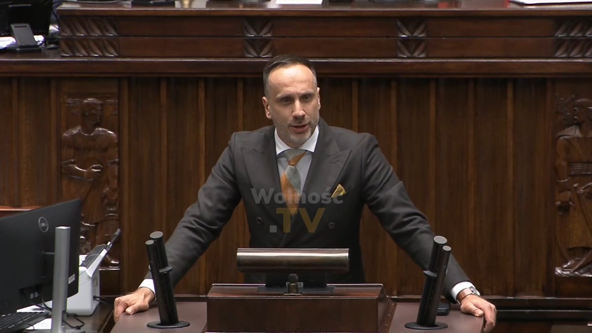 🔴 Janusz Kowalski: "Szanowna prawico! Rok temu wygrał Karol Nawrocki i wygrał głosami Sławomira Mentzena i Grzegorza Brauna. Przepis na zwycięstwo to pakt senacki: Prawo i Sprawiedliwość, Rozwój Plus, Konfederacja, Korona Polska. Nie ma wroga na prawicy, żadnych ataków na ideową Konfederację, żadnych połajanek na posła Fritza, chyba że chcecie tych złoczyńców. Ja potrafię sobie wyobrazić rząd polskich patriotów Andrzeja Śliwki, Bartłomieja Pejo czy Romana Fritza. Jeżeli chcecie czerwonego Czarzastego, jeżeli chcecie nieudacznika Tuska i tych naleśników i giertychów, to się kłóćcie. Hołownia, miałeś swoją szansę. I co zrobiłeś? Przestań się już wygłupiać. Po prostu za rok cię nie będzie w Sejmie. Wygra prawica. W to wierzę. A czerwonego Czarzastego mamy dość." Janusz Kowalski 🇵🇱