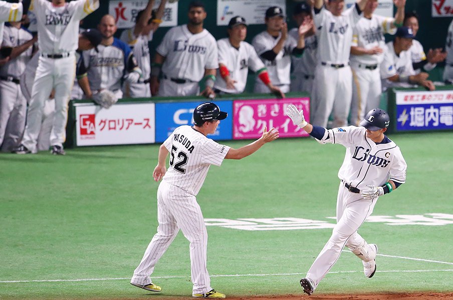 【#栗山巧 選手の心に残る名場面】 2016年7月15日 プロ15年目で初出場のオールスターで史上16人目となる初打席初ホームラン!「オールスターが似合います!」の名実況も話題に。 #seibulions #プライドシリーズ