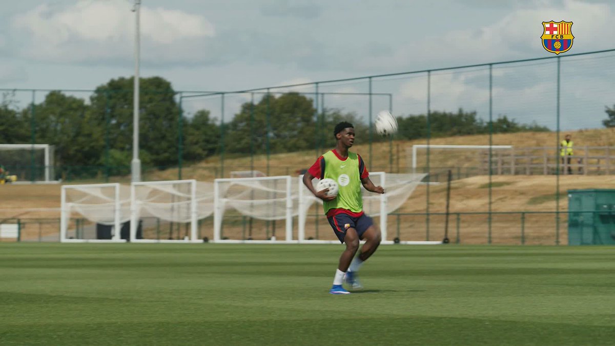 Don't miss a single detail from day two of the training camp in England on Barça Play. ▶️