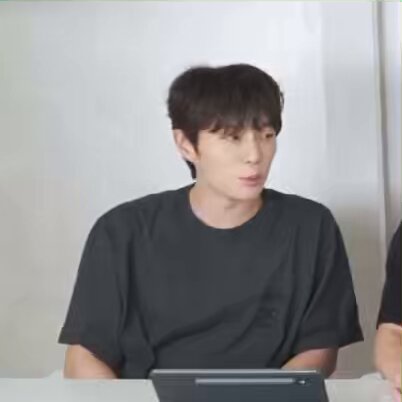 💙 팬덤스테이지 촬영하는 내내 좀 여러분들 생각이 진짜 많이 났어요 여러분들이 여기서 만약에 플레이를 한다면 어떤 느낌일까? 근데 나는 mc야 그럼 중립을 지켜야 하나 < 하ㅠㅋㅋㅋ 💙 만약에 시즌2가 된다 라이트분들이 나온다 그럼 저는 mc를 못하겠죠 💙그러면 이제 편파적으로 응원을 할 수 있기 때문에
