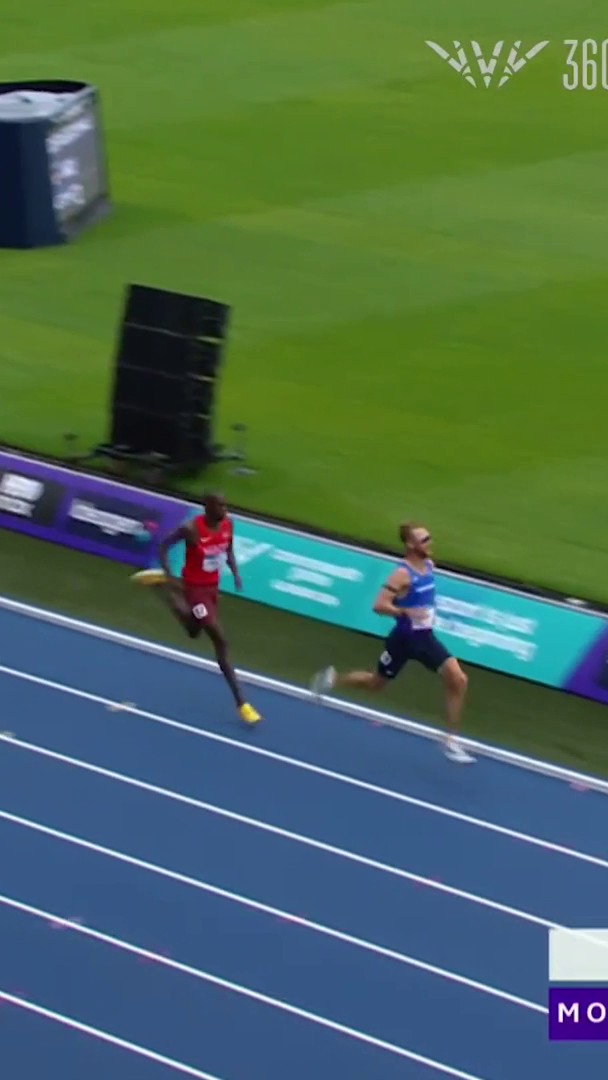 Josh Kerr POWERS to victory in the first mile heat 🔥 The world record holder is the first to cross the line with a time of 3:58.47 ⚡