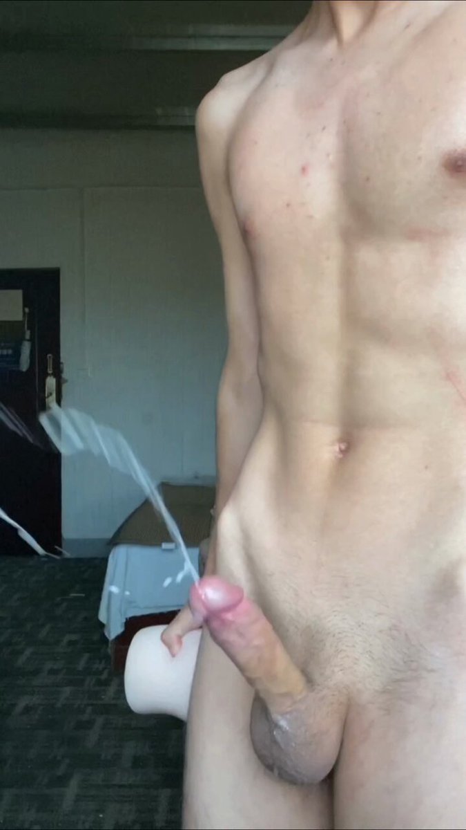 好喜欢这样随意的感觉，硬了直接脱光，在窗户边单手疯狂猛插玩具很快就喷射了精液。兄弟们喜欢这样随意快速的释放，还是慢慢的控射？🥵-032 #崽崽很硬 #自慰