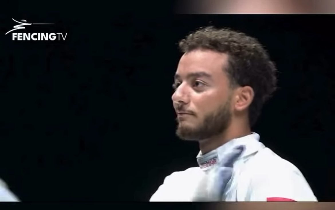 لحظة احتفال محمد السيد بتتويج منتخب مصر لسلاح سيف المبارزة ببرونزية بطولة العالم بعد الفوز على إسرائيل 39-38 🔥👌🏼