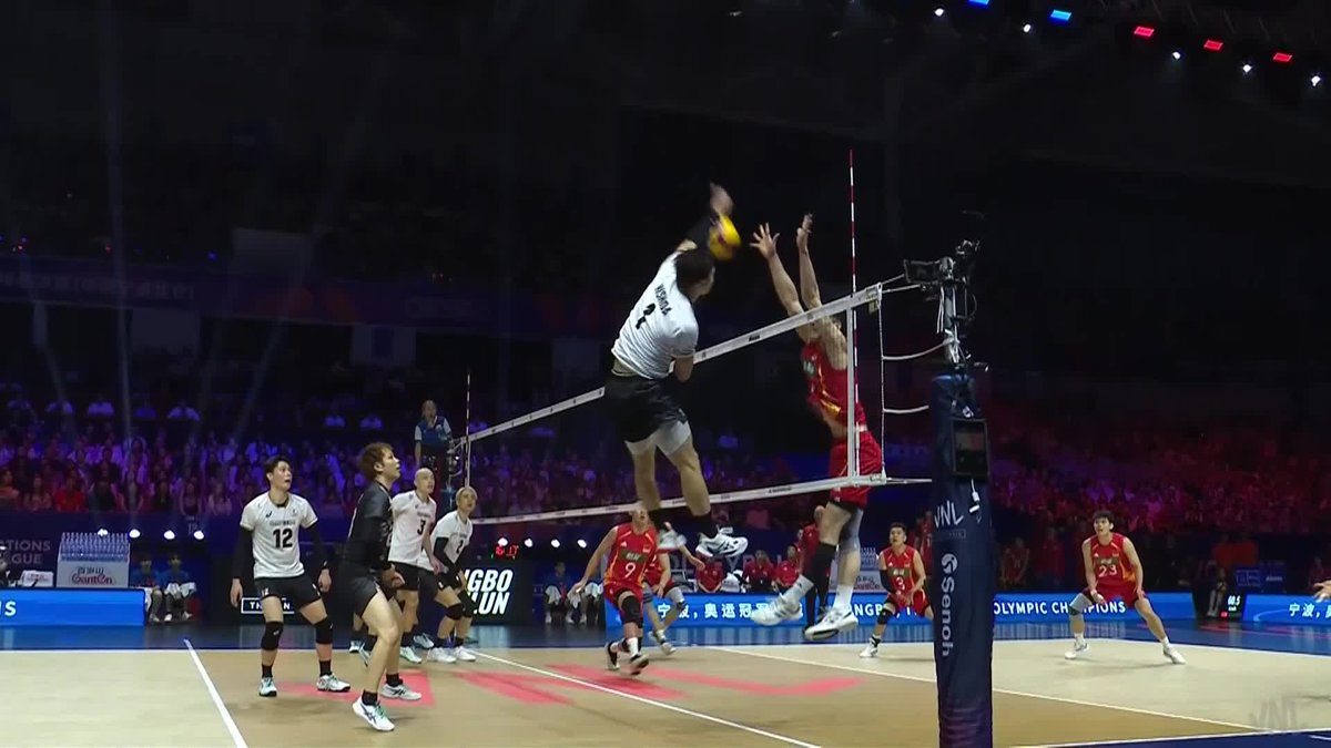 #VNL2026: 🇨🇳🇯🇵 POINT FOR POINT! 💥 Neither team is giving an inch in Set 2 as China and Japan battle for every rally. 📺 LIVE NOW on VBTV: 🏐 #BePartOfTheGame #Volleyball
