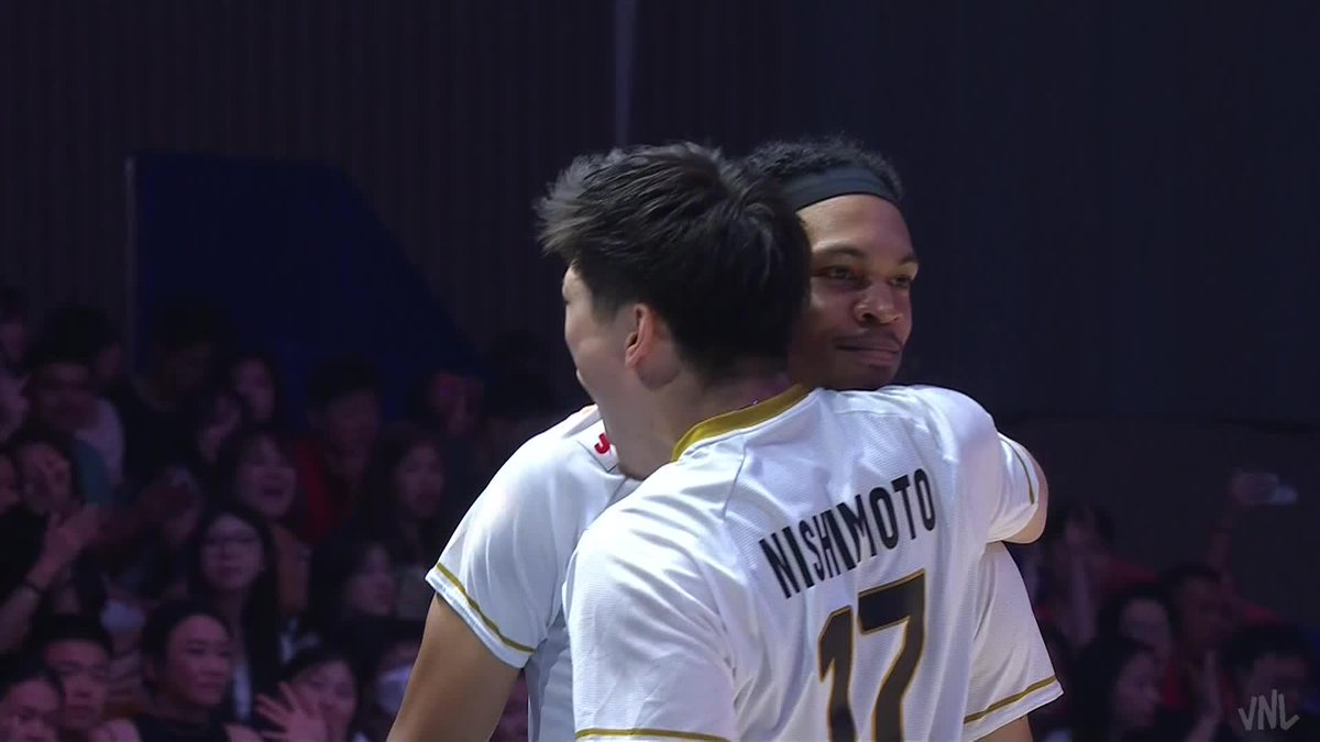 #VNL2026: 🇯🇵 JAPAN MOVE WITHIN ONE SET! 🔥 Japan take Set 3 to edge ahead 2-1 against China in a thrilling quarter final. Can the hosts force a decider or will Japan seal a place in the semifinals? 📺 LIVE NOW on VBTV: 🏐 #BePartOfTheGame #Volleyball