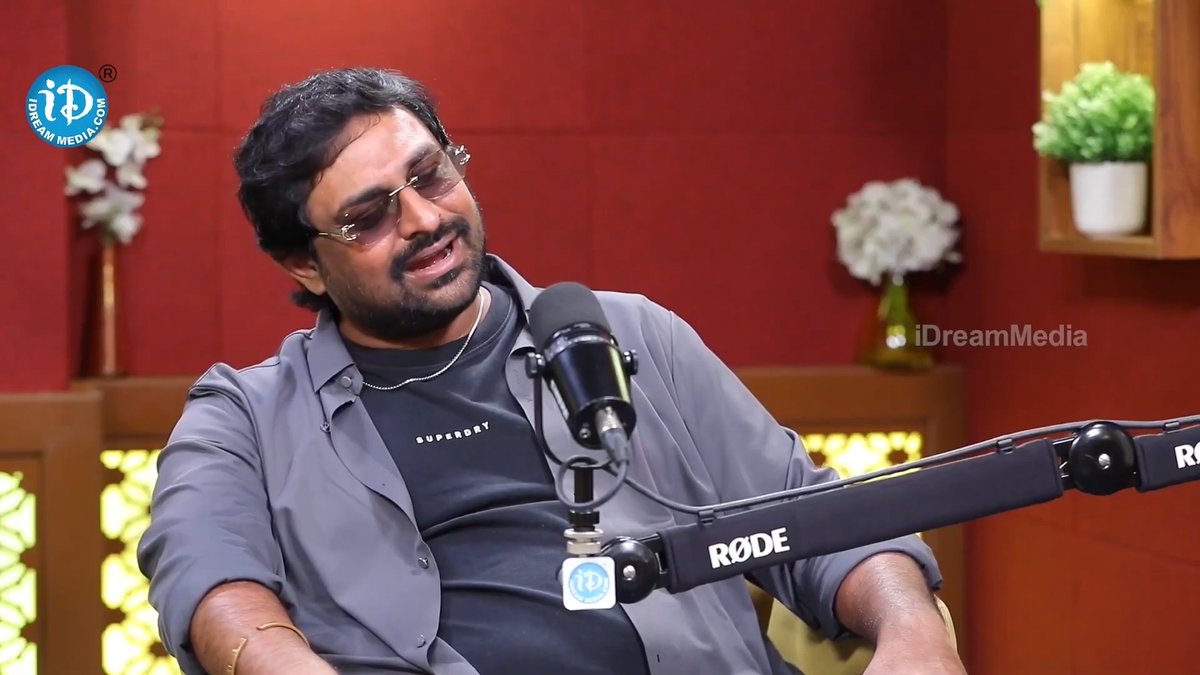 “నేను రెండు రోజులు ఫోన్ చేయకపోతే #MohanBabu గారు హర్ట్ అవుతారు. నేను ఒక్కటే చెబుతాను... కొత్త దర్శకులు మంచి క్యారెక్టర్స్తో ఆయన దగ్గరకు వెళ్లండి. ఆ పాత్రలకు ఆయన పూర్తిగా న్యాయం చేస్తారు.” – Director #AjayBhupathi