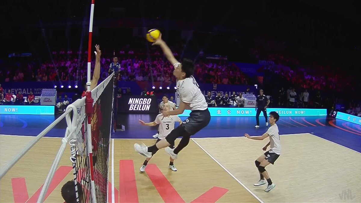 #VNL2026: 🇨🇳 THE HOSTS AREN'T DONE YET! 🔥 China are fighting hard in Set 4, determined to force a deciding set in front of their home crowd. 👏 Can Japan close it out, or are we headed for five? 📺 LIVE NOW on VBTV: 🏐 #BePartOfTheGame #Volleyball
