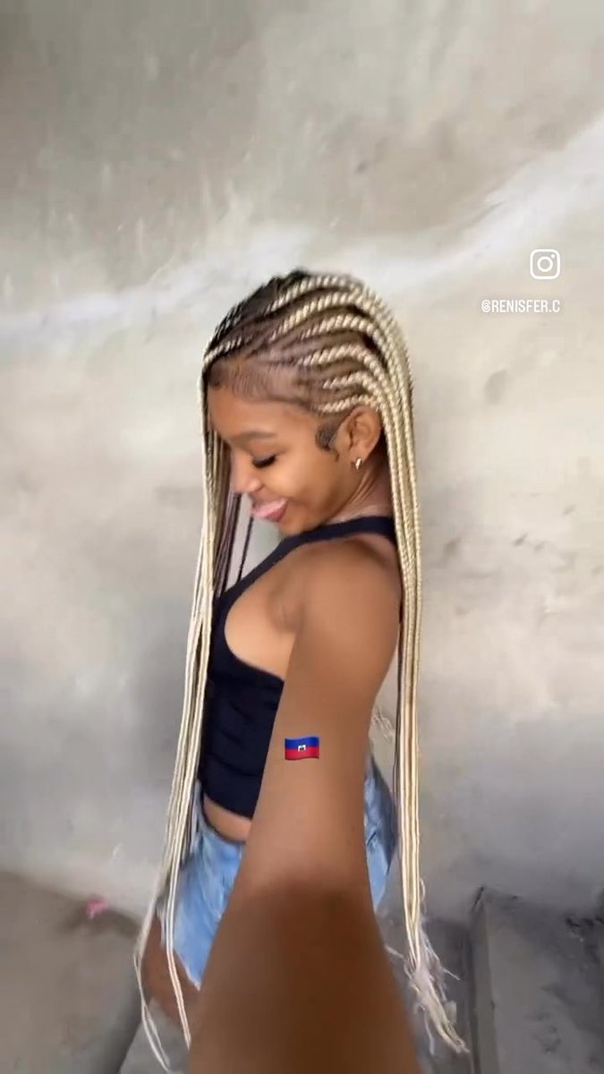 Esta chica haitiana, narra en español, una serie de tipos de platos locales de Haití: