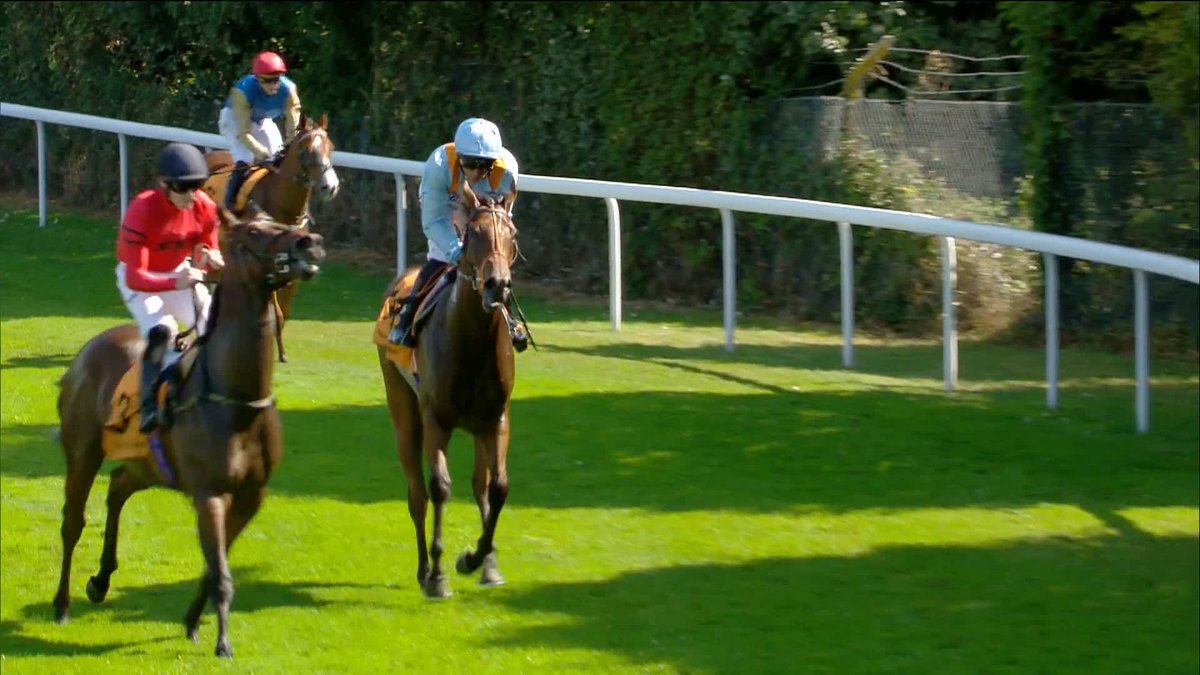 A decisive winner 🥇 Pershaada wins the Veuve Clicquot Molecomb Stakes Sean Levey | Richard Hannon |Middleham Park Racing
